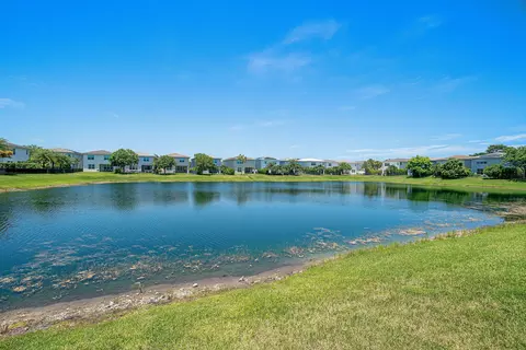 View/Area - 1091 Verde Ct, Lighthouse Point, FL 33064 photo 2 of 4