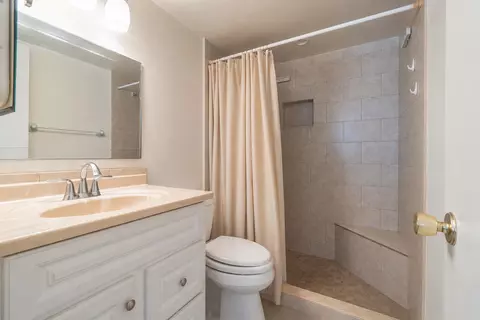 Bath - 2050 NE 39th St #211E, Lighthouse Point, FL 33064 photo 2 of 2
