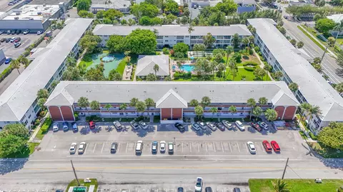 View/Area - 2050 NE 39th St #211E, Lighthouse Point, FL 33064 photo 2 of 5