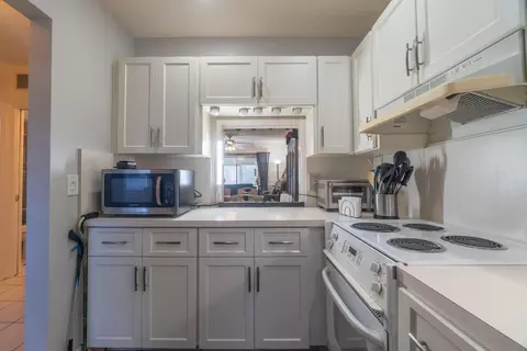 Kitchen - 2050 NE 39th St #211E, Lighthouse Point, FL 33064 photo 3 of 3