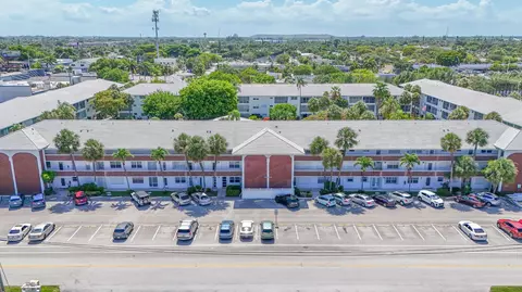 View/Area - 2050 NE 39th St #211E, Lighthouse Point, FL 33064 photo 3 of 5