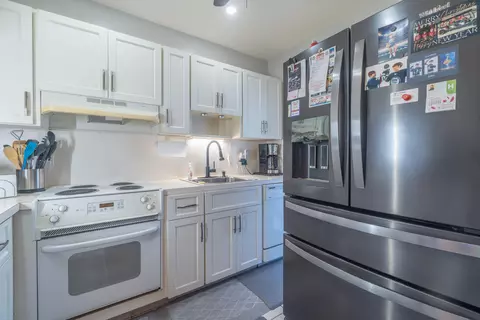 Kitchen - 2050 NE 39th St #211E, Lighthouse Point, FL 33064 photo 1 of 3