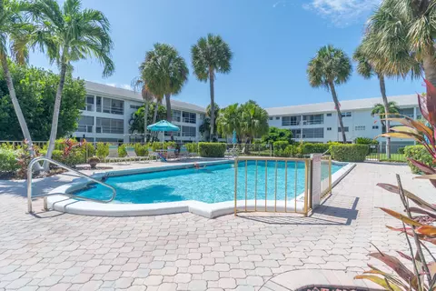 Exterior - 2050 NE 39th St #211E, Lighthouse Point, FL 33064 photo 4 of 8