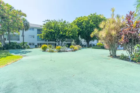 Exterior - 2050 NE 39th St #211E, Lighthouse Point, FL 33064 photo 5 of 8