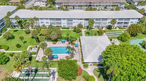View/Area - 2050 NE 39th St #211E, Lighthouse Point, FL 33064 photo 4 of 5