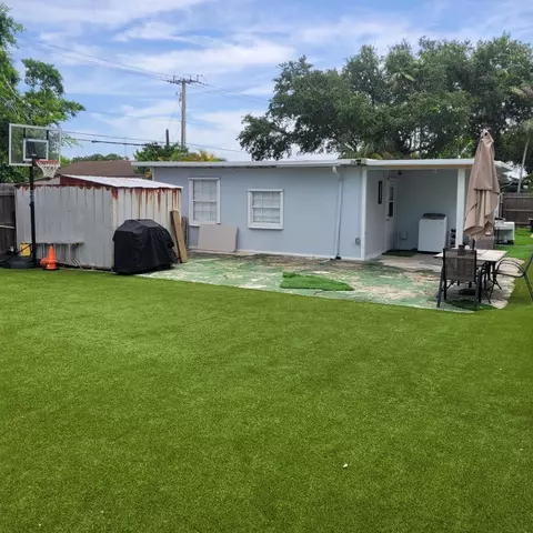 Exterior - 208 Edmund St, Jupiter, FL 33458 photo 5 of 8