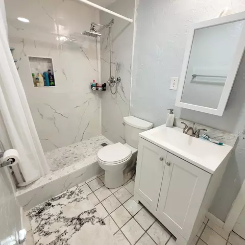 Bath - 208 Edmund St, Jupiter, FL 33458 photo 1 of 4