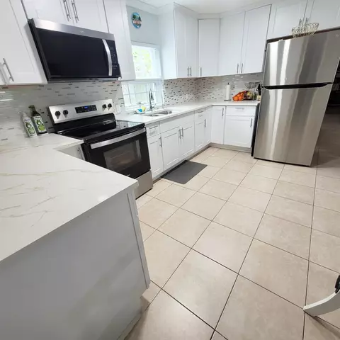 Kitchen - 208 Edmund St, Jupiter, FL 33458 photo 2 of 4