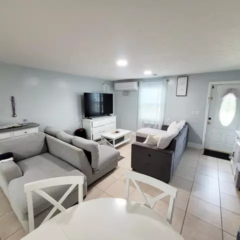 Living - 208 Edmund St, Jupiter, FL 33458 photo 1 of 3