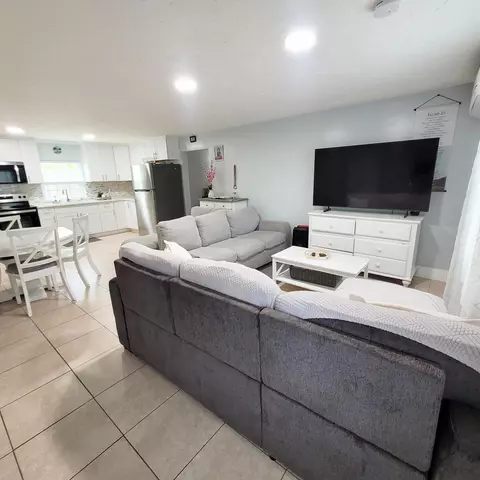 Living - 208 Edmund St, Jupiter, FL 33458 photo 3 of 3