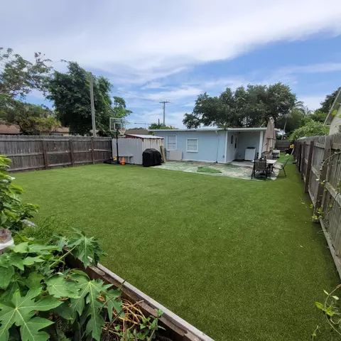Exterior - 208 Edmund St, Jupiter, FL 33458 photo 3 of 8