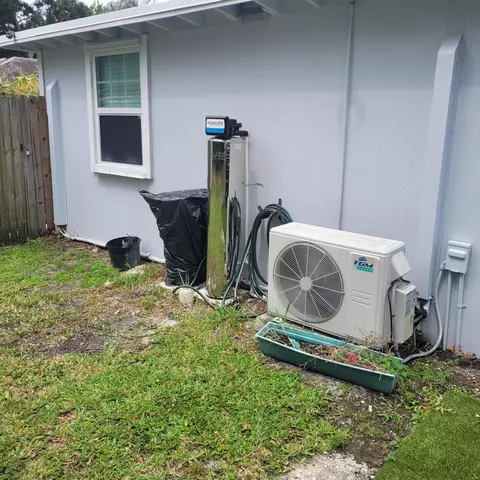 Exterior - 208 Edmund St, Jupiter, FL 33458 photo 6 of 8