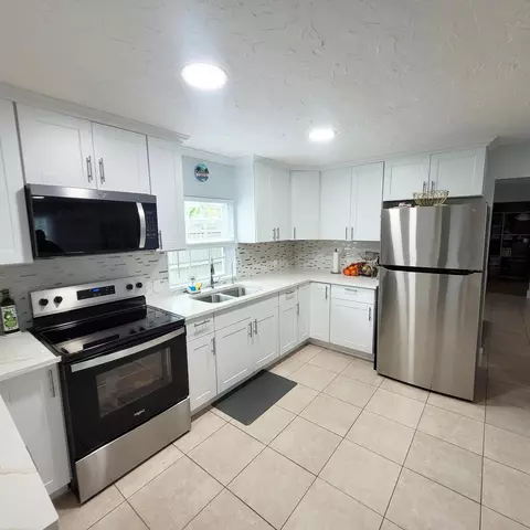Kitchen - 208 Edmund St, Jupiter, FL 33458 photo 3 of 4