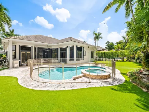 10800 Blue Palm St, Plantation, FL 33324