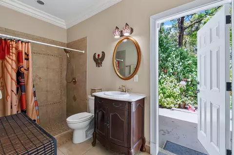 Bath - 153 N River Dr E, Jupiter, FL 33458 photo 6 of 6
