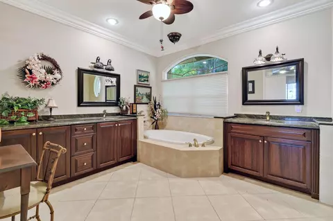 Bath - 153 N River Dr E, Jupiter, FL 33458 photo 2 of 6