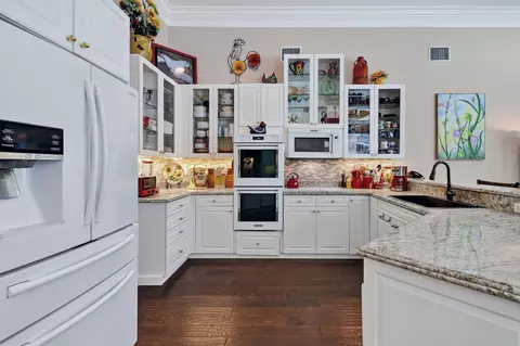 Kitchen - 153 N River Dr E, Jupiter, FL 33458 photo 2 of 3