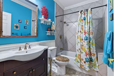 Bath - 153 N River Dr E, Jupiter, FL 33458 photo 4 of 6