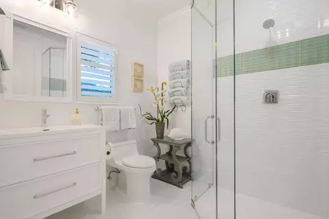 Bath - 6385 SE Baltusrol Ter, Stuart, FL 34997 photo 6 of 10