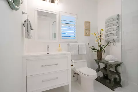 Bath - 6385 SE Baltusrol Ter, Stuart, FL 34997 photo 7 of 10