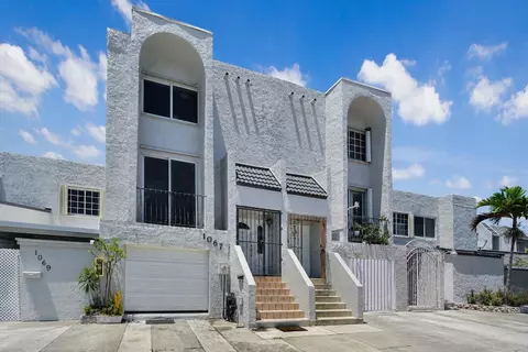 1067 W 43rd Pl #68, Hialeah, FL 33012