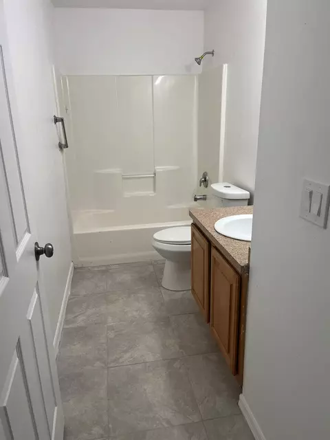 Bath - 3422 NW 26th Ave, Okeechobee, FL 34972 photo 1 of 3