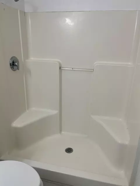 Bath - 3422 NW 26th Ave, Okeechobee, FL 34972 photo 3 of 3