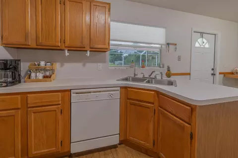 Kitchen - 7346 NW 93rd Ct, Okeechobee, FL 34972 photo 3 of 3