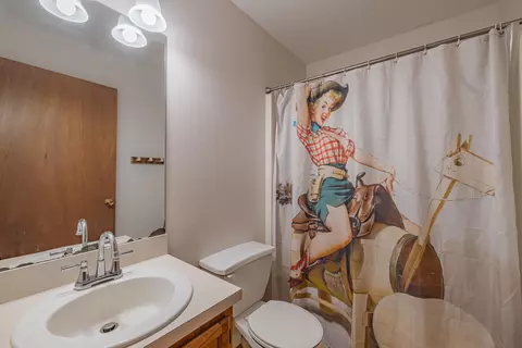 Bath - 7346 NW 93rd Ct, Okeechobee, FL 34972 photo 2 of 2