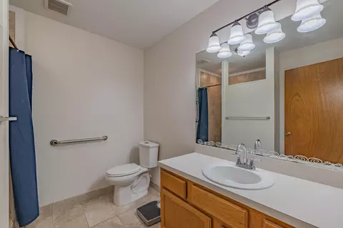 Bath - 7346 NW 93rd Ct, Okeechobee, FL 34972 photo 1 of 2