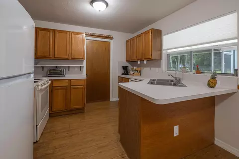 Kitchen - 7346 NW 93rd Ct, Okeechobee, FL 34972 photo 1 of 3