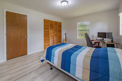 Bedroom - 7346 NW 93rd Ct, Okeechobee, FL 34972 photo 2 of 3
