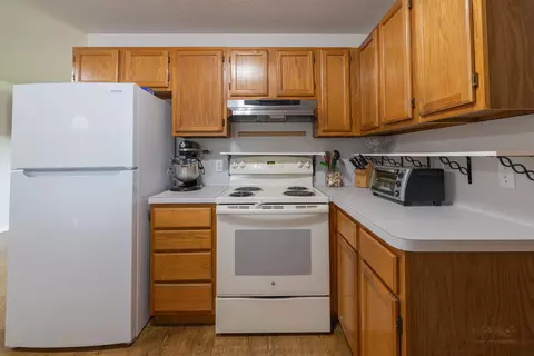 Kitchen - 7346 NW 93rd Ct, Okeechobee, FL 34972 photo 2 of 3