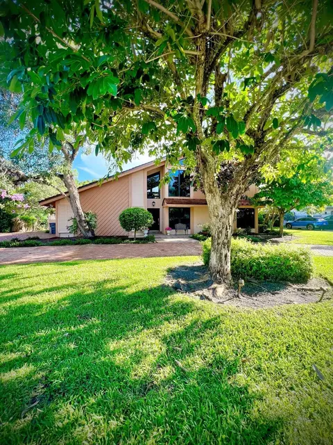4169 Saint Andrews Dr, Boynton Beach, FL 33436