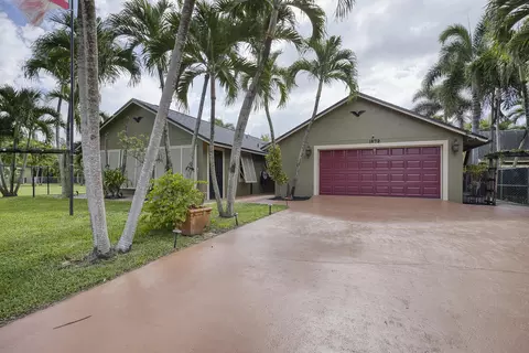 1672 Erie Ter, Palm Springs, FL 33406