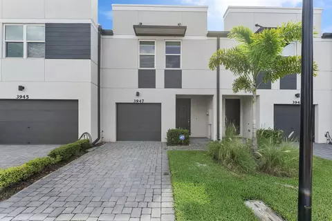 Exterior - 3947 SE Mentmore Ln, Stuart, FL 34997 photo 2 of 5