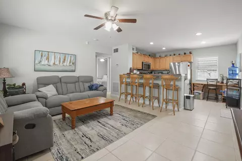 3231 Vassallo Ave, Palm Springs, FL 33461