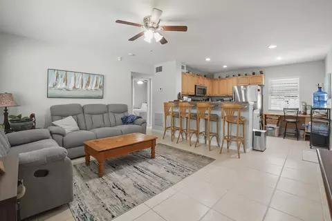 3231 Vassallo Ave, Palm Springs, FL 33461