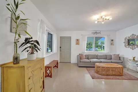 180 NW 48th Ct, Oakland Park, FL 33309