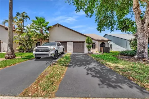 10003 NW 83rd St #4, Tamarac, FL 33321