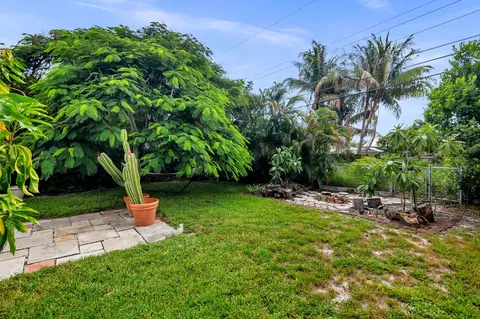 Exterior - 414 Pittsburgh Dr, Jupiter, FL 33458 photo 10 of 12