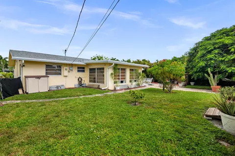 Exterior - 414 Pittsburgh Dr, Jupiter, FL 33458 photo 7 of 12