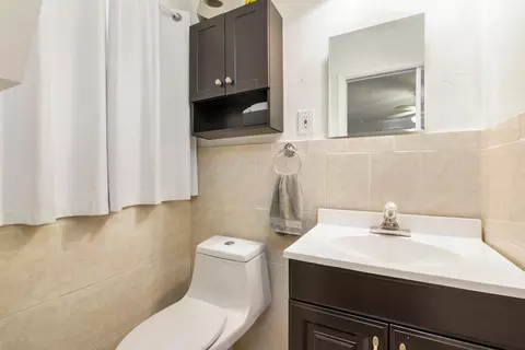 Bath - 414 Pittsburgh Dr, Jupiter, FL 33458 photo 2 of 2