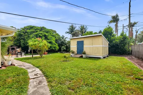 Exterior - 414 Pittsburgh Dr, Jupiter, FL 33458 photo 9 of 12
