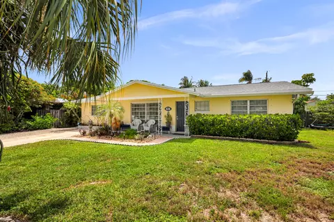 Exterior - 414 Pittsburgh Dr, Jupiter, FL 33458 photo 2 of 12