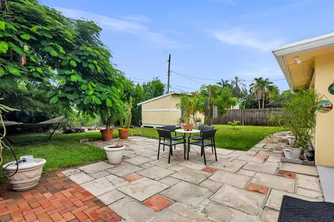 Exterior - 414 Pittsburgh Dr, Jupiter, FL 33458 photo 4 of 12