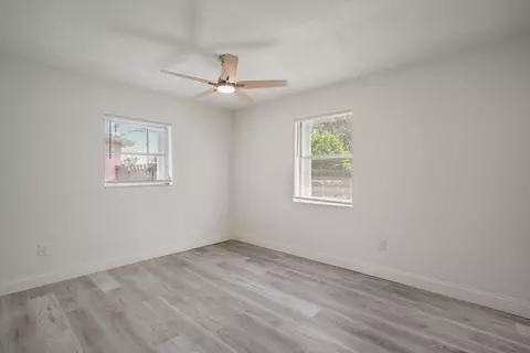 911 SE Dolphin Dr, Stuart, FL 34996 photo 16