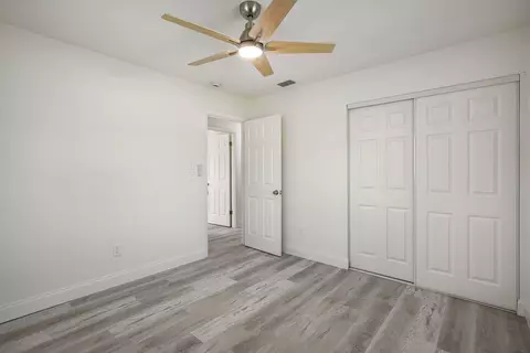 911 SE Dolphin Dr, Stuart, FL 34996 photo 15