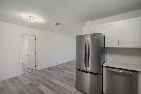 911 SE Dolphin Dr, Stuart, FL 34996 photo 8