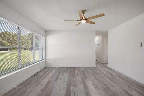 911 SE Dolphin Dr, Stuart, FL 34996 photo 4